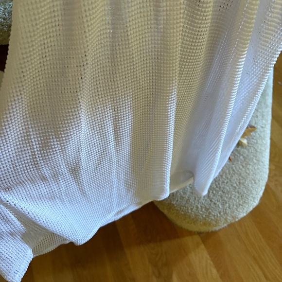 White beach cover up . Size medium - Picture 4 of 4